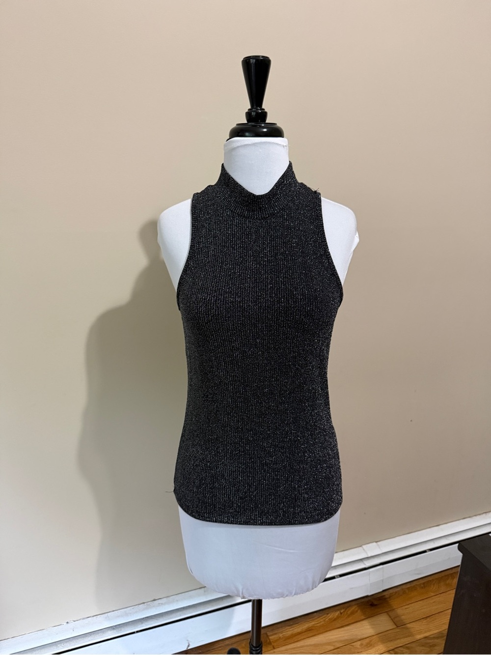 Sleeveless turtleneck sweater - new, no tags